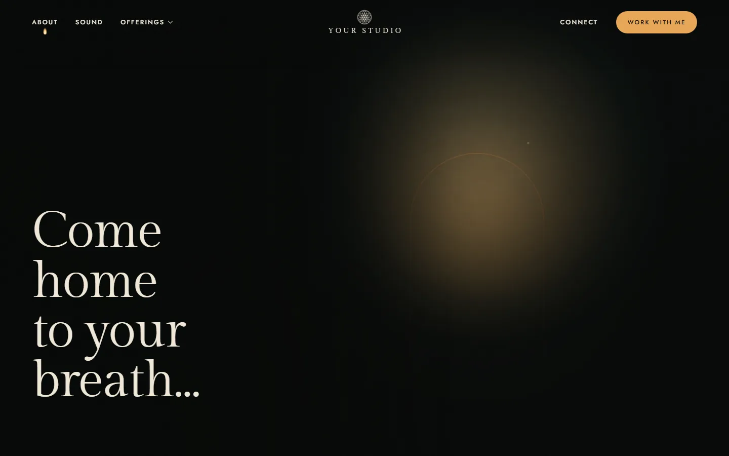 Page d'accueil d'un modèle de site pour professeur de yoga, sombre, éclairée par une lueur de bougie